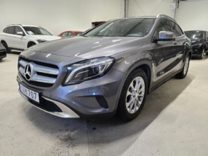 Mercedes-Benz GLA 200 7G-DCT Urban Line *Dragkrok *Kamera *GPS - 2017