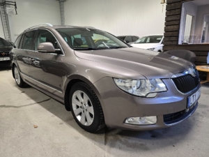 Alternative view of Skoda Superb 1.6 TDI Elegance *Gotlandsbil *Dragkrok - 2012