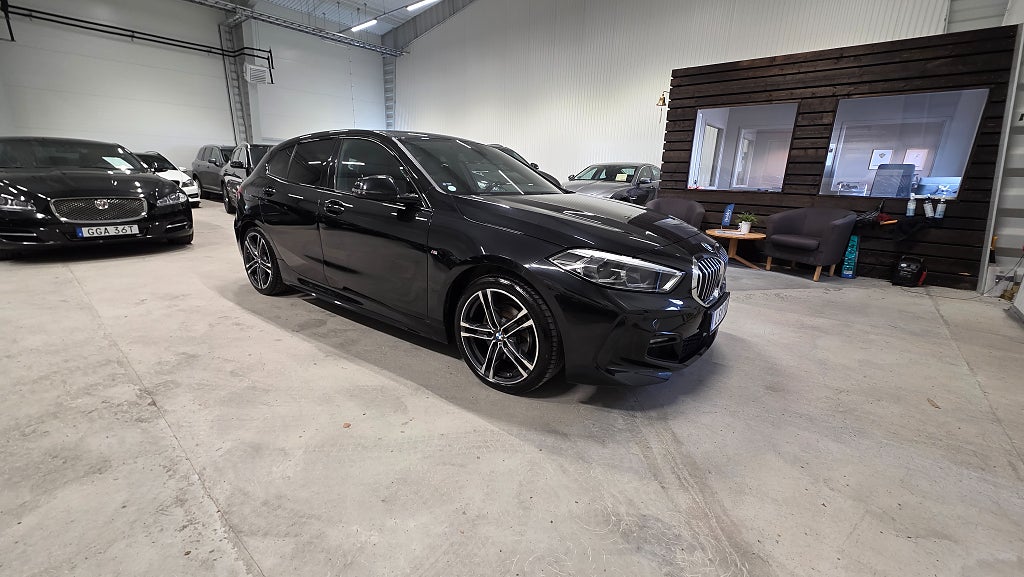 BMW 118I M-Sport *Automat *1 ägare *Gotlandsbil *Drag - 2021 - Bild 8
