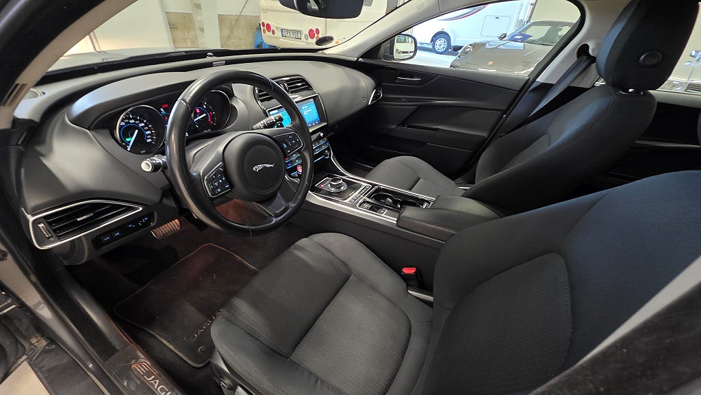 Jaguar XE 20d Euro 6 - 2019 - Bild 12