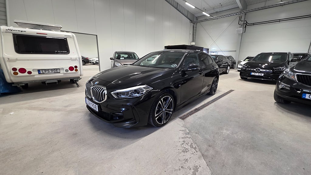 BMW 118I M-Sport *Automat *1 ägare *Gotlandsbil *Drag - 2021 - Bild 9