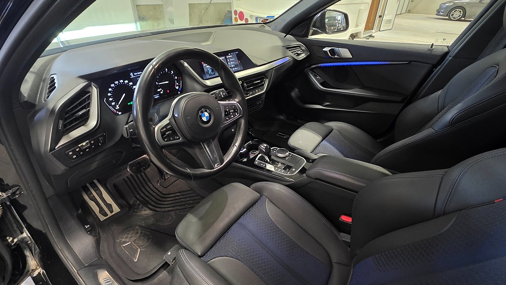 BMW 118I M-Sport *Automat *1 ägare *Gotlandsbil *Drag - 2021 - Bild 15