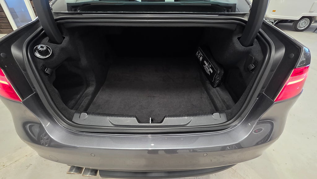 Jaguar XE 20d Euro 6 - 2019 - Bild 19