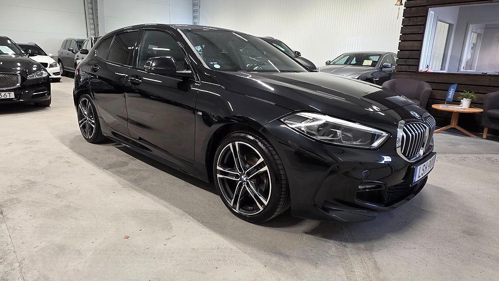 BMW 118I M-Sport *Automat *1 ägare *Gotlandsbil *Drag - 2021 - Bild 7