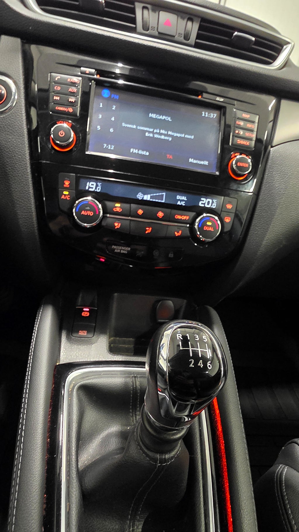 Nissan Qashqai 1.2 DIG-T Tekna *Navigation *Backkamera *Vhjul 6600 mil - 2018 - Bild 19