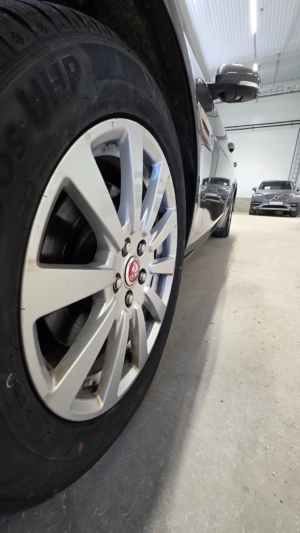 Jaguar XE 20d Euro 6 - 2019 - Bild 10