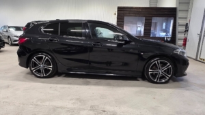 BMW 118I M-Sport *Automat *1 ägare *Gotlandsbil *Drag - 2021 - Bild 5