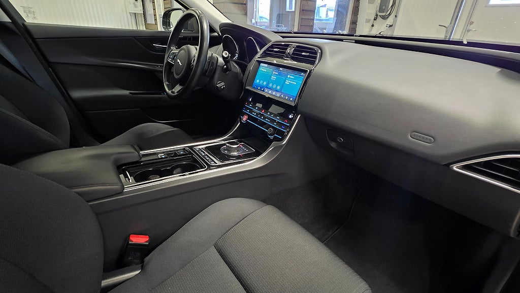 Jaguar XE 20d Euro 6 - 2019 - Bild 21