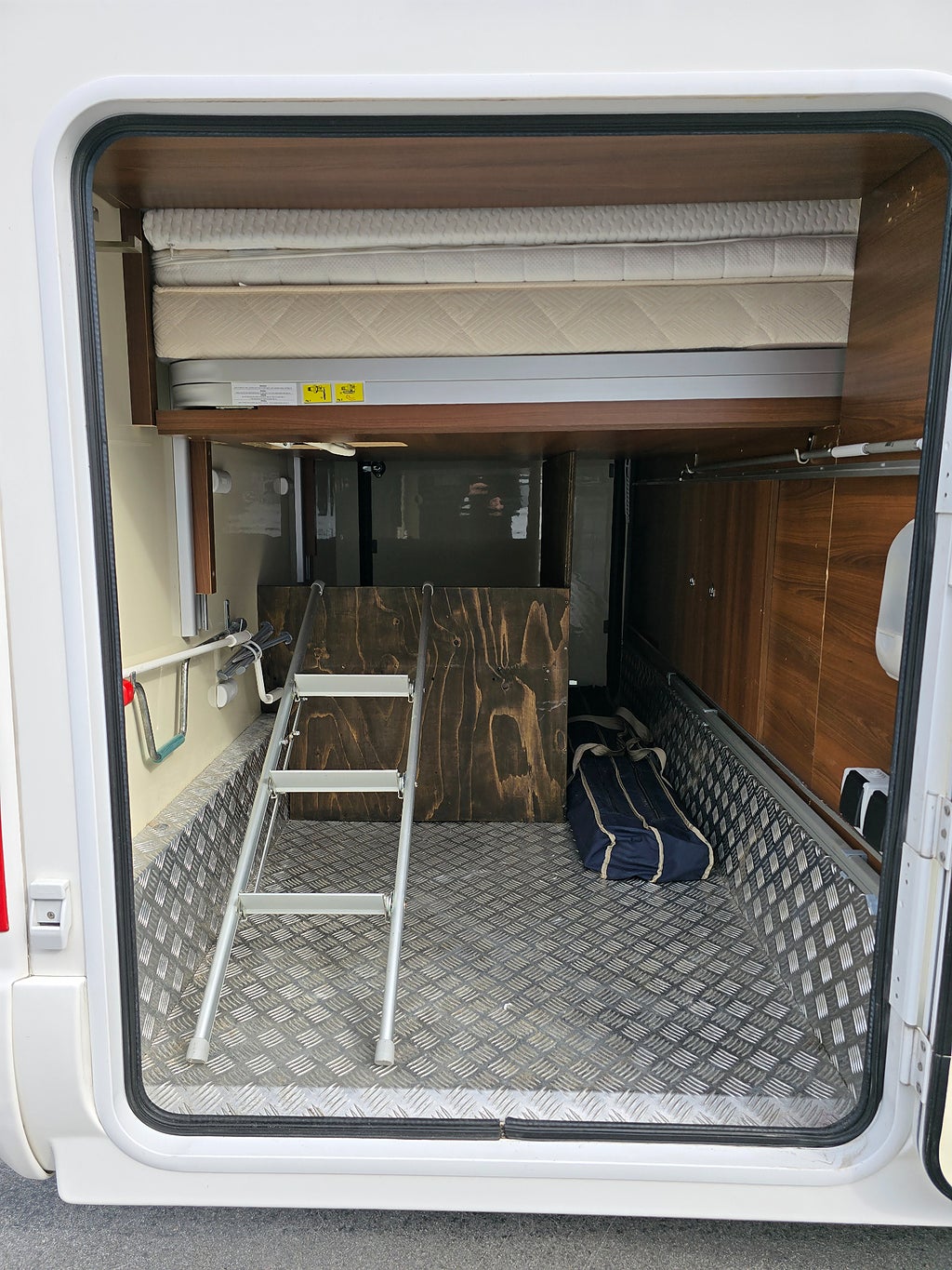McLouis Nevis 876G *Queensbed *Taksäng *Ugn *Solcell *5700 mil - 2013 - Bild 10