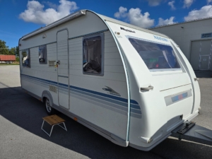 Adria Classica 563 UK *Barnkammare *Alde *Förtält *7 bäddar - 2007