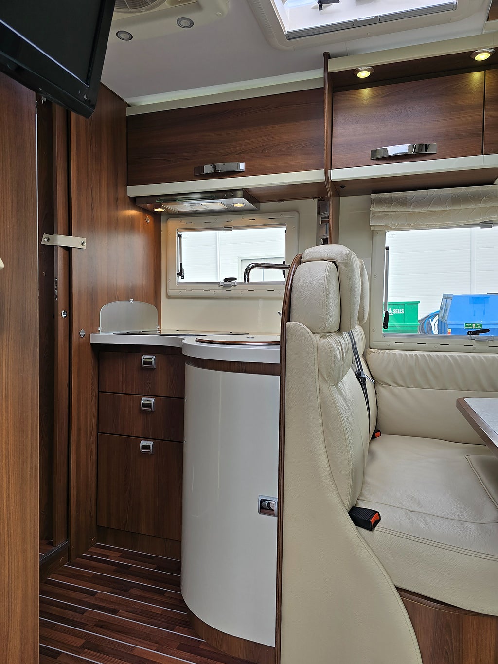 McLouis Nevis 876G *Queensbed *Taksäng *Ugn *Solcell *5700 mil - 2013 - Bild 19