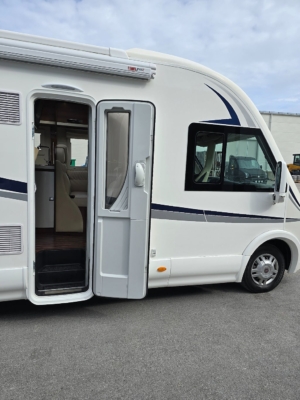 McLouis Nevis 876G *Queensbed *Taksäng *Ugn *Solcell *5700 mil - 2013 - Bild 11