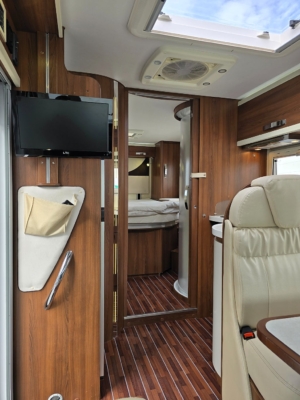 McLouis Nevis 876G *Queensbed *Taksäng *Ugn *Solcell *5700 mil - 2013 - Bild 16