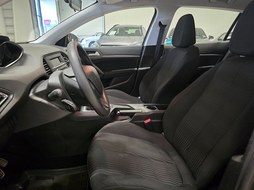 Peugeot 308 1.2 VTi 82 Access Euro 6 *8300 mil *Vinterhjul - 2016 - Bild 13