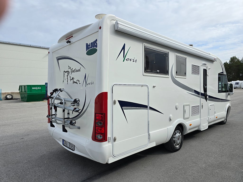 McLouis Nevis 876G *Queensbed *Taksäng *Ugn *Solcell *5700 mil - 2013 - Bild 3