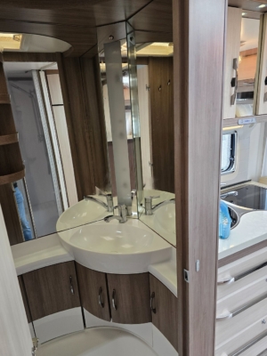 Hobby 560 FFE De Luxe *Queensbed *Förtält *Dusch *Markis - 2014 - Bild 20
