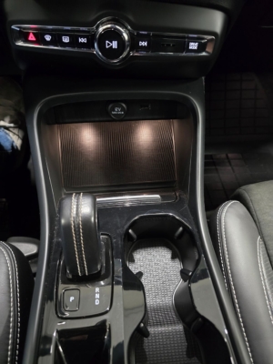 Volvo XC40 D3 AWD Geartronic R-Design *Värmare *6800 mil - 2019 - Bild 20