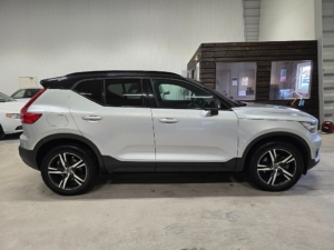 Volvo XC40 D3 AWD Geartronic R-Design *Värmare *6800 mil - 2019 - Bild 5