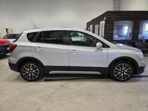 Suzuki S-Cross SX4 1.6 16V AllGrip *Gotlandsbil *Dragkrok *6800 mil - 2015 - Bild 4