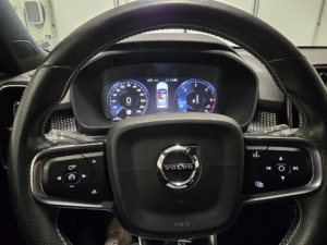 Volvo XC40 D3 AWD Geartronic R-Design *Värmare *6800 mil - 2019 - Bild 16